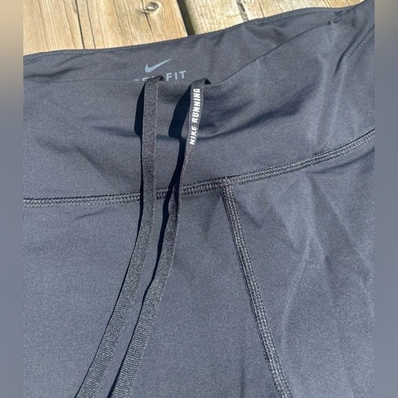Nike Running Dri-Fit Black Capri Leggings Women's Large 3M Trim - Picture 3 of 8